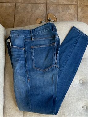 Good American High-Rise Skinny Jeans in Medium Blue Wash